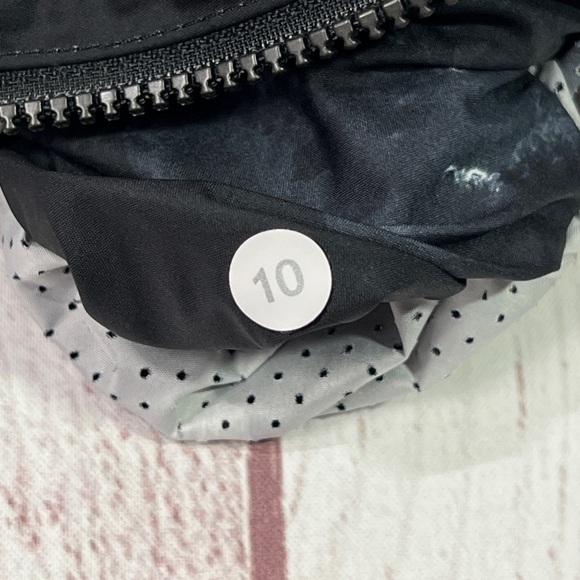 Lululemon Miss Misty Pullover - 10 - black white packable hooded windbreaker - Picture 13 of 16